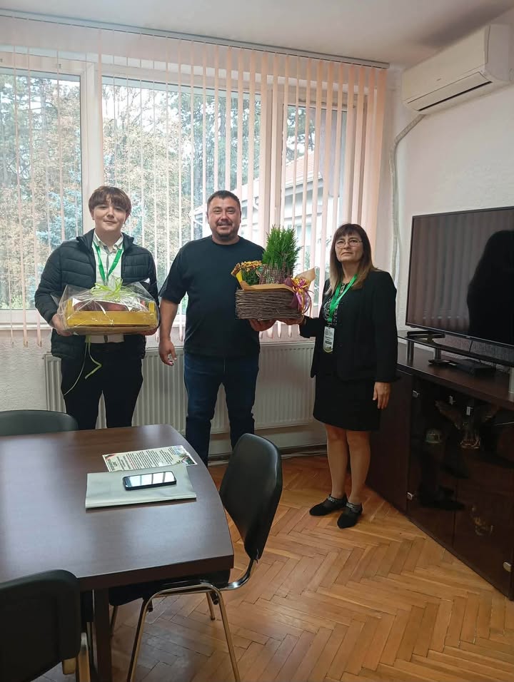 📢По повод 🇧🇬Деня на българската община и местното самоуправление 🇧🇬представители на ПГЗ „Кл. Тимирязев“ – гр. Завет 🏫посетиха Общинската…